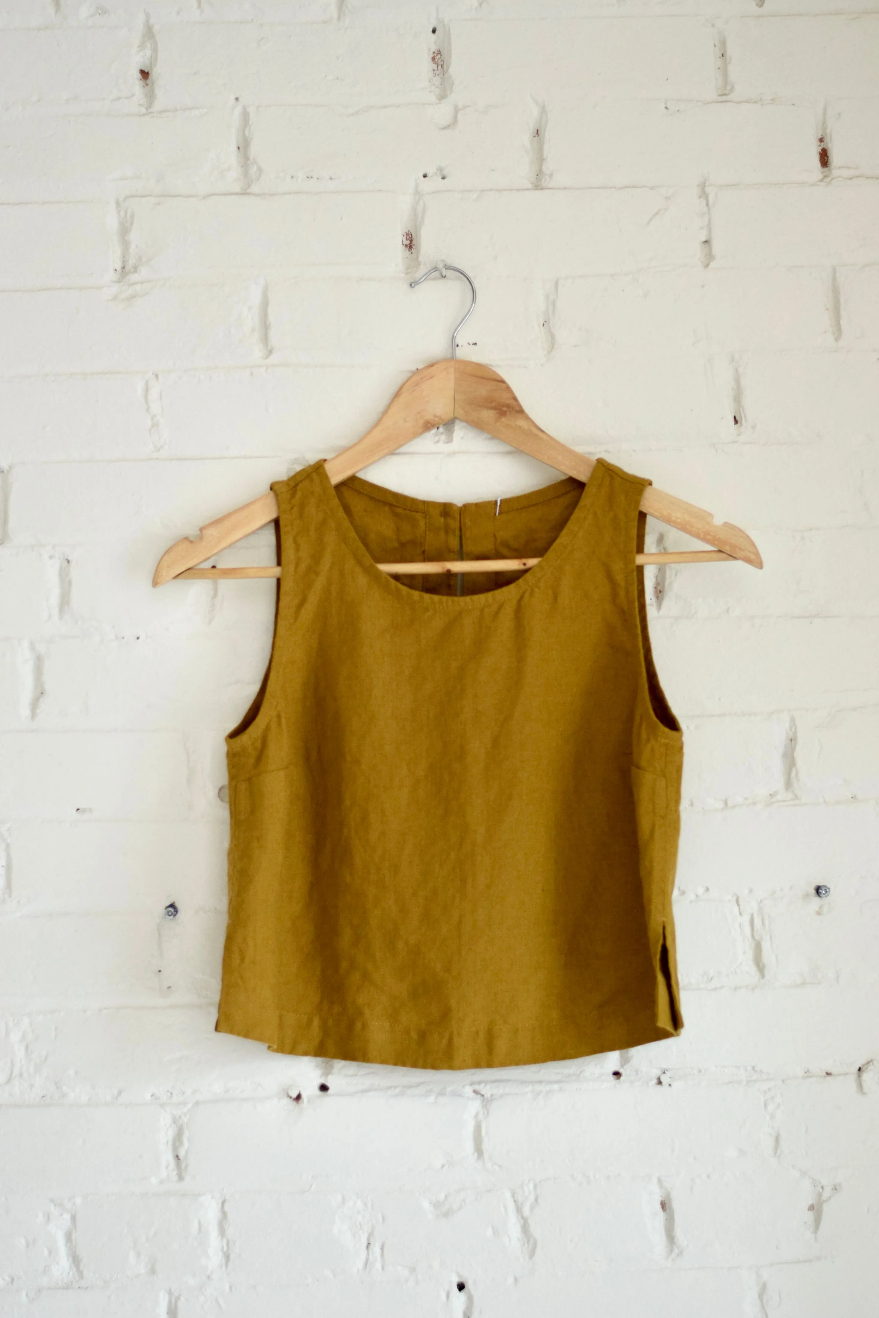 Bay Cropped Linen Tank | Ochre