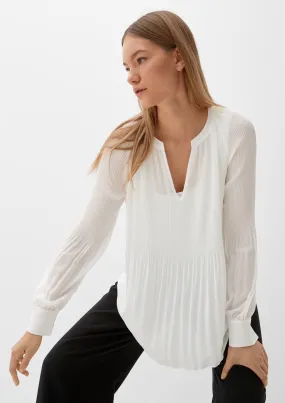 Blouse with a pleated texture