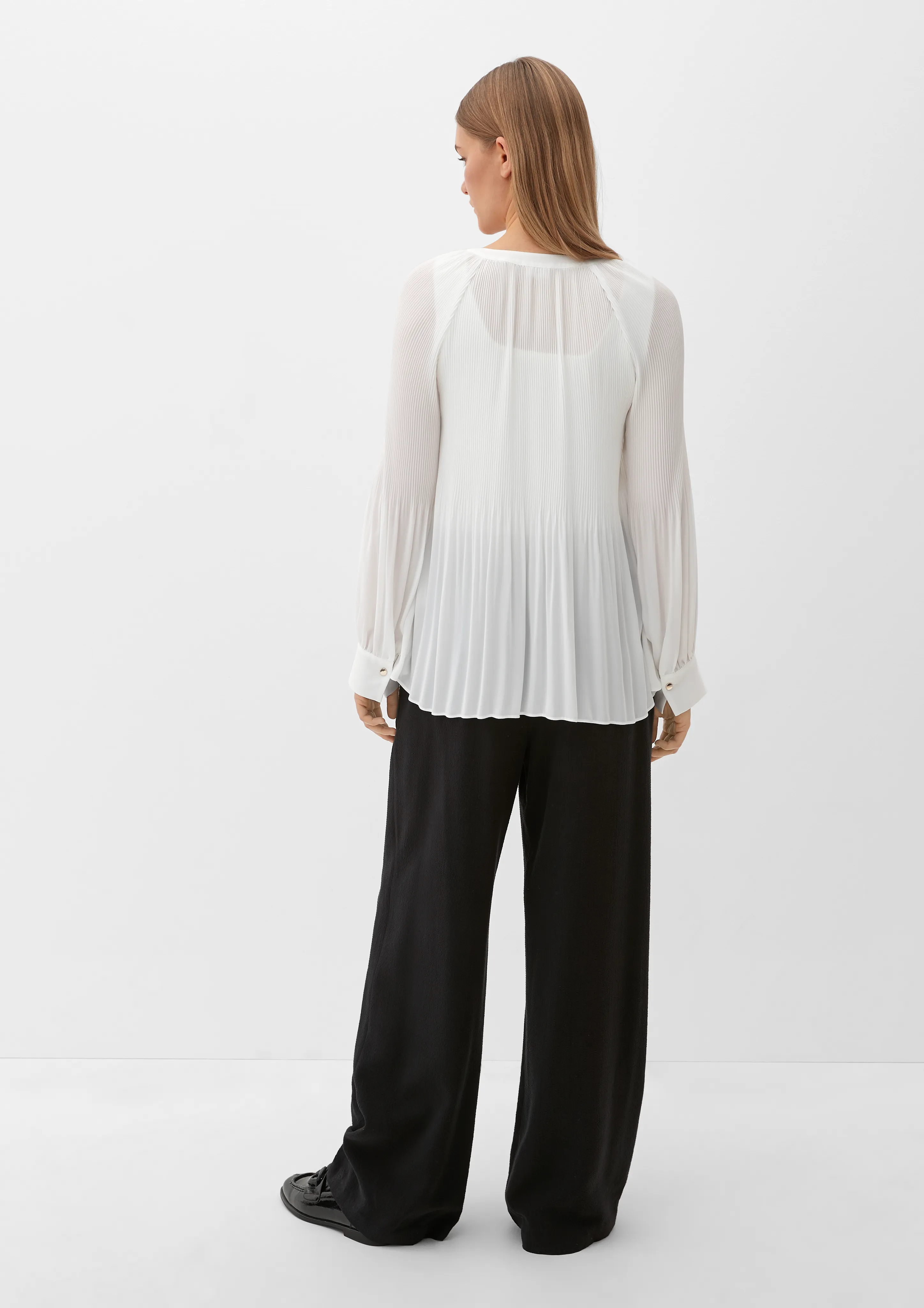 Blouse with a pleated texture