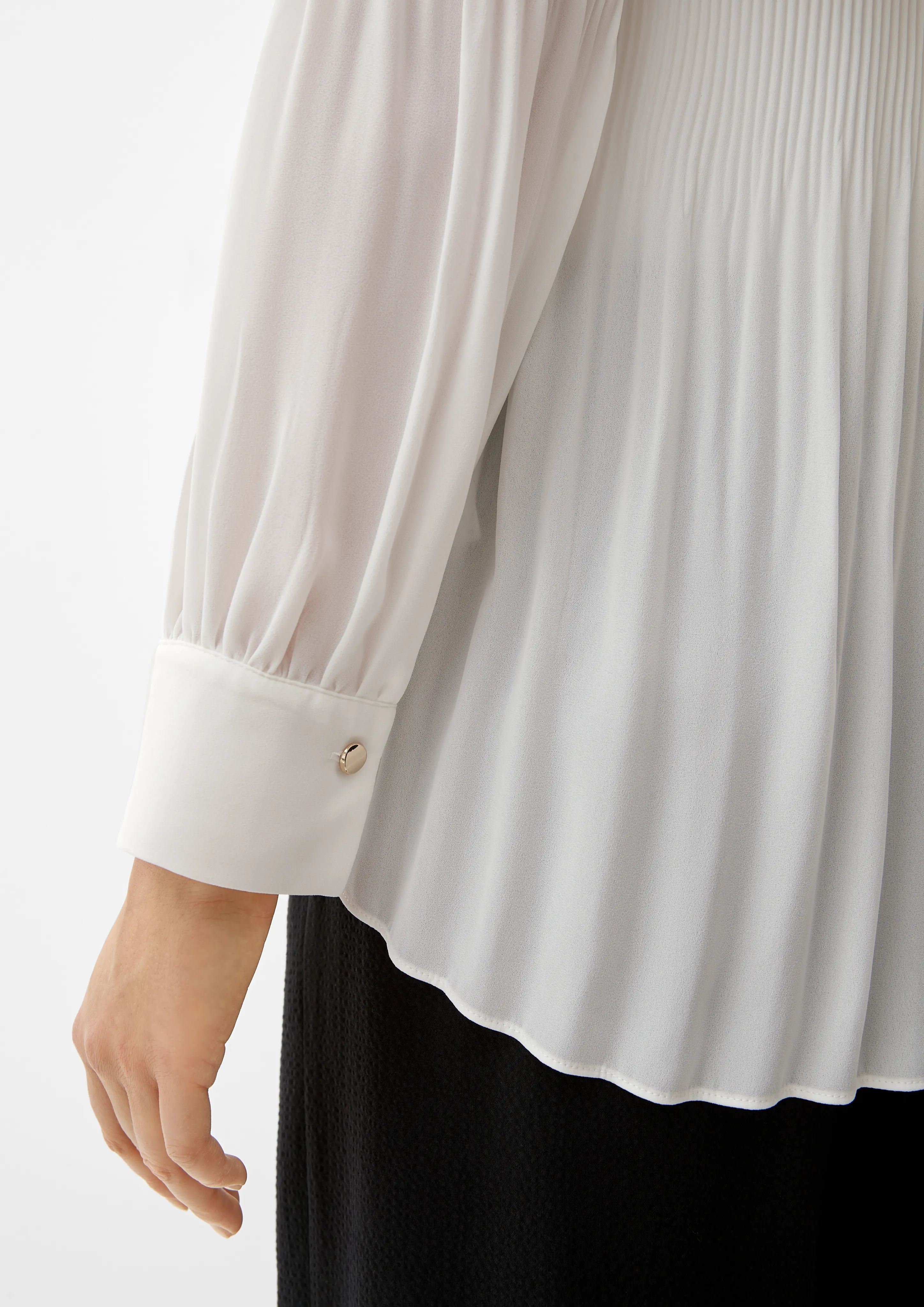 Blouse with a pleated texture