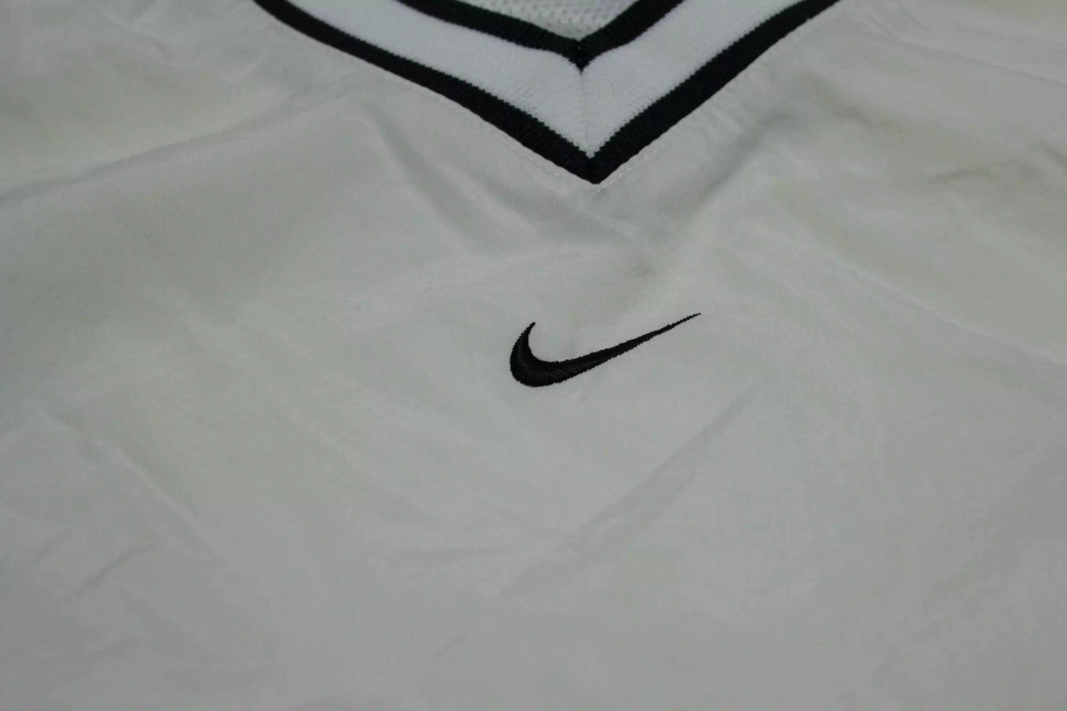 Nike Vintage 90's Center Swoosh Check Cocaine White V-Neck Pullover Windbreaker Jacket