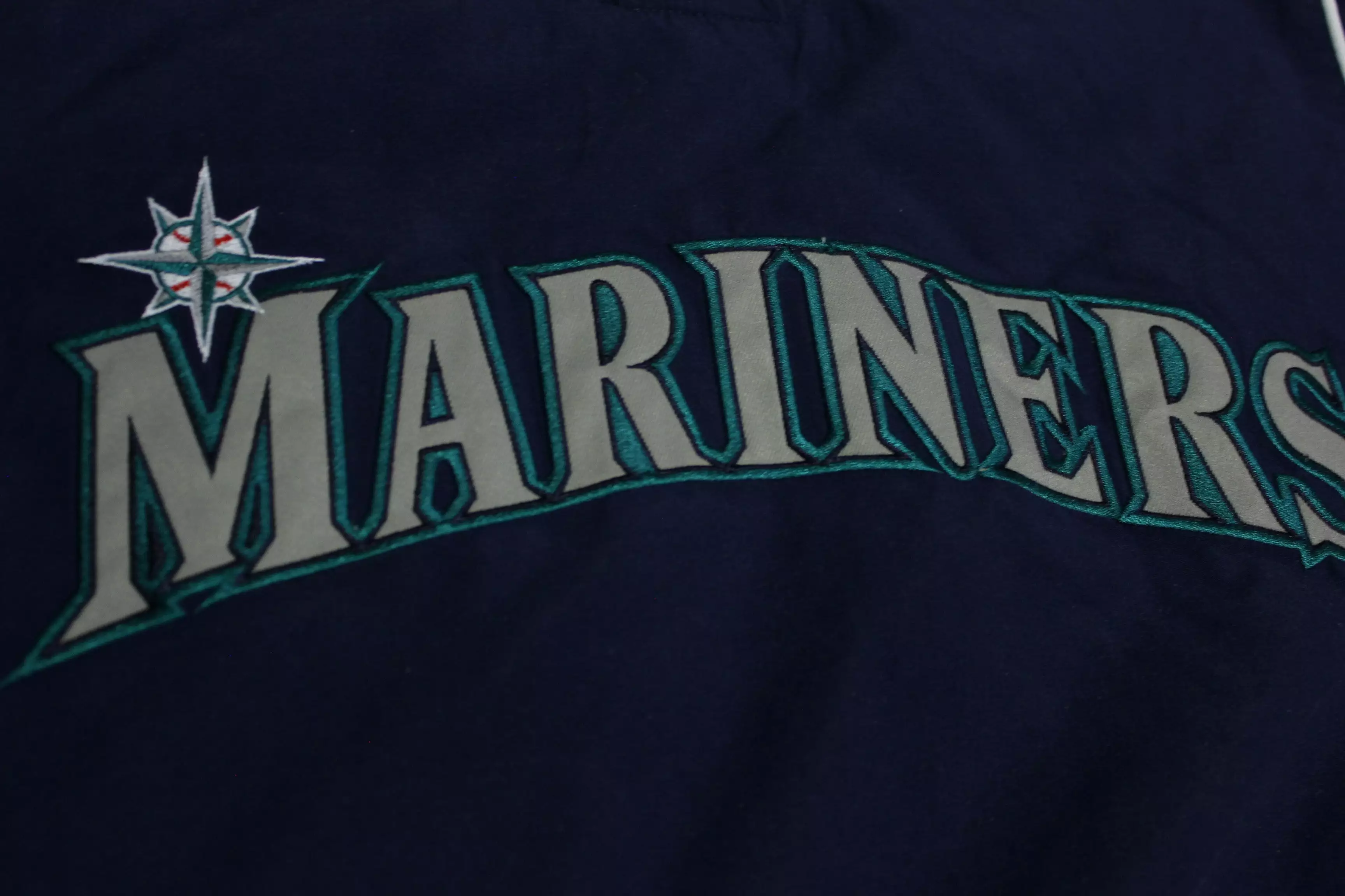 Seattle Mariners V-Neck Pullover Genuine Merchandise Windbreaker Jacket